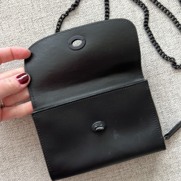 KIKO LEATHER TWO-TONE CROSSBODY | BLACK small wallet bag chain strap - Picture 8 of 16